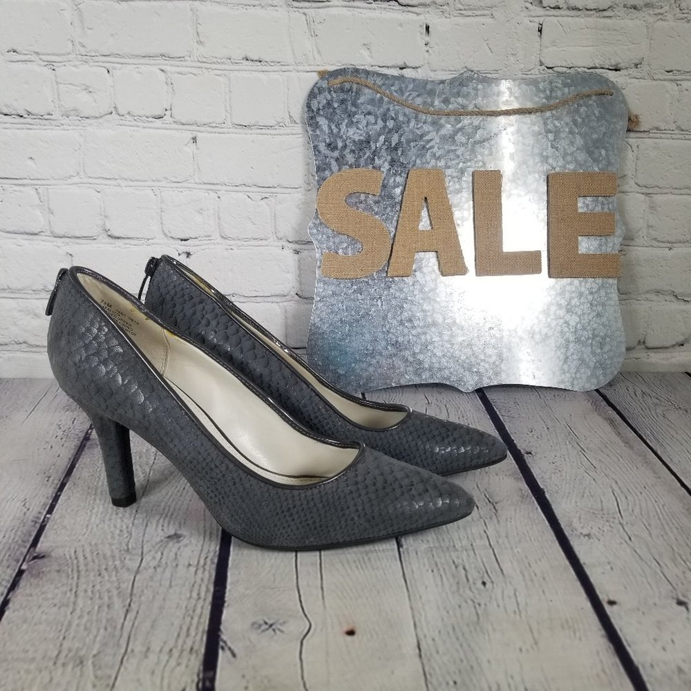 NWOT Anne Klein Flex Suede Heels Sz 7.5